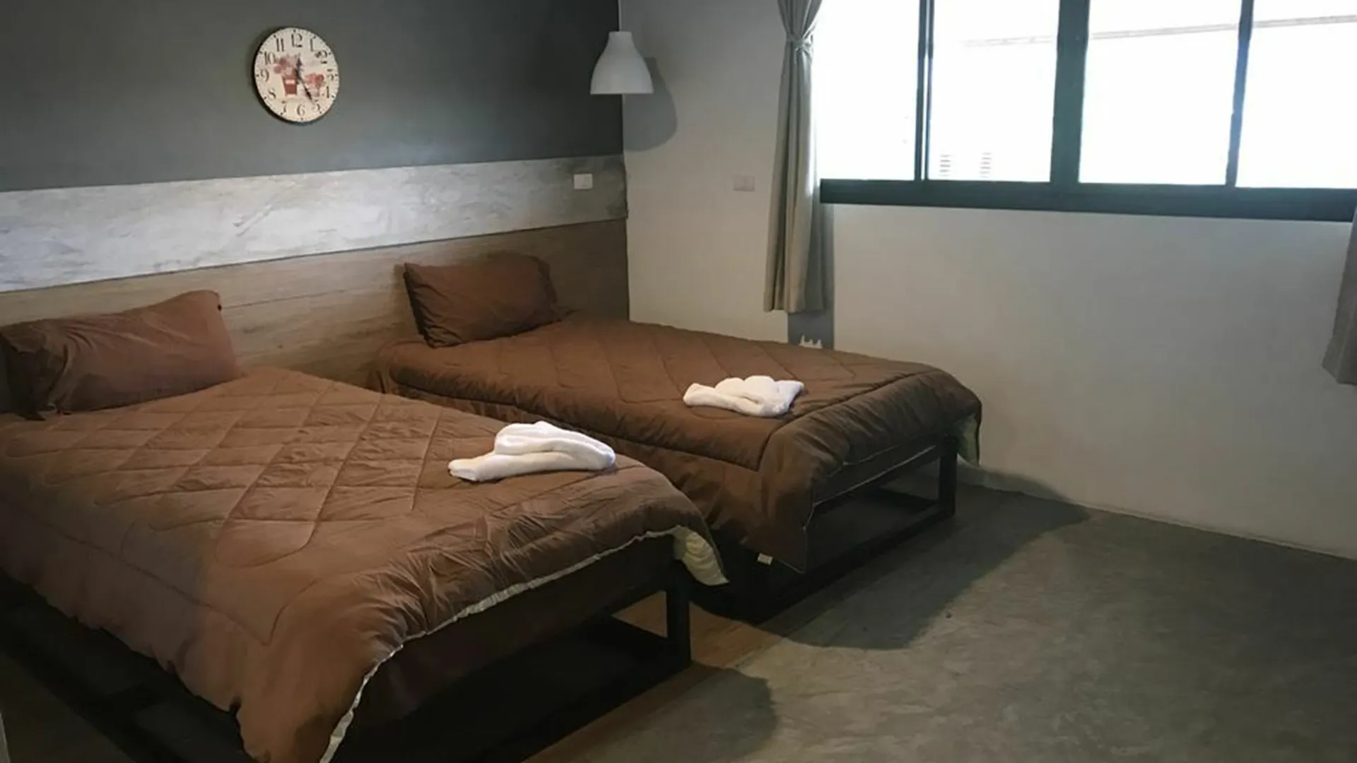 Takuapa Station Hotel